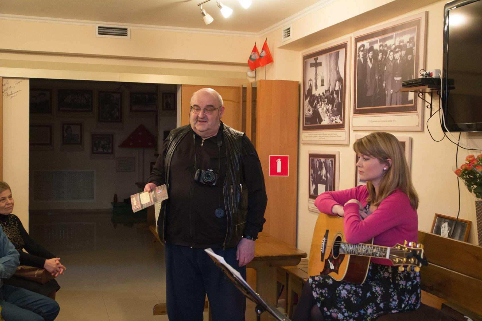 В музее Высоцкого В музее Высоцкого